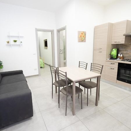Casa Vacanza Serafino Apartment คาตาเนีย ภายนอก รูปภาพ